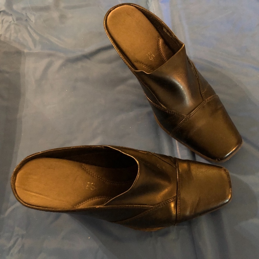 Aérosole black leather mules